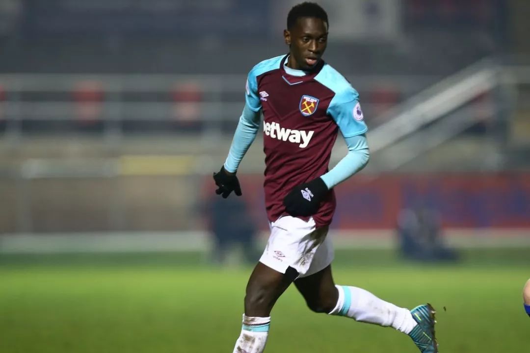 开云app巴塞罗那转会期再遭质疑明尼苏达森林狼今晚防线松动，这一次真的集结日西汉姆备战英超的简单介绍